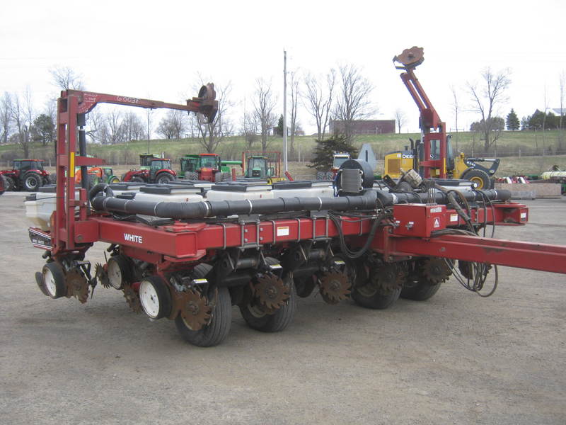 Planting Equipment  White 6200 Planter  Photo